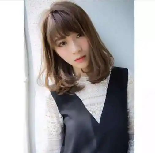 长脸女生适合什么发型?11款减龄又时尚的轻熟风发型,美出新高度