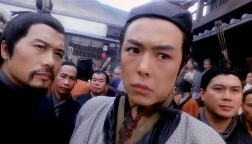 1/ 12 搜狐娱乐讯 近日,有网友曝出张铁林年轻时的一组旧照.