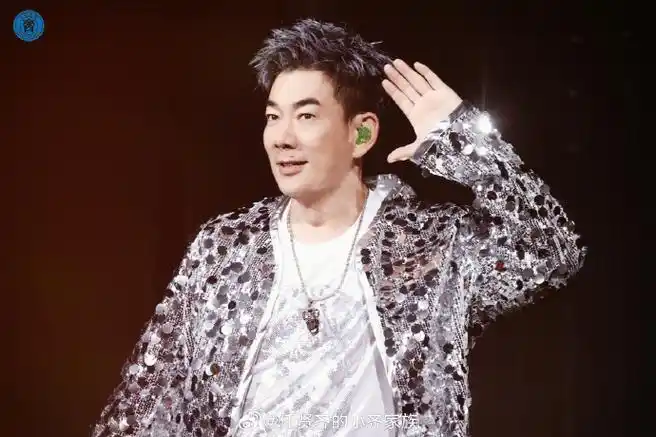 任贤齐的小齐家族超话任贤齐超话#齐迹在路上#努力的拍着翅膀吧 小