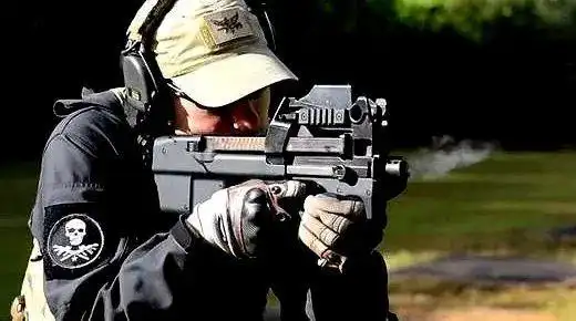 当年被称为最强冲锋枪的fnp90到底有多强百米之内无可匹敌