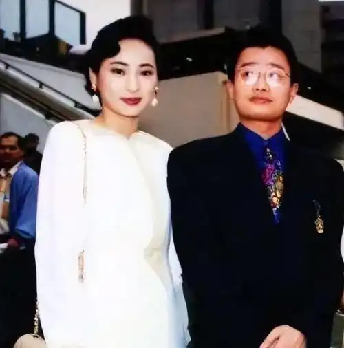 回顾邝美云:19岁当选港姐,38岁拥有百亿身家,三拒豪门60岁未婚