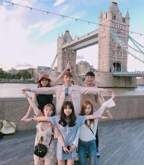 公司创意集体照造型自拍照相馆集体照姿势大全贱萌拍照姿势大全,集体