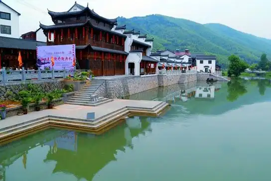 浙江龙游溪口老街再现芳华