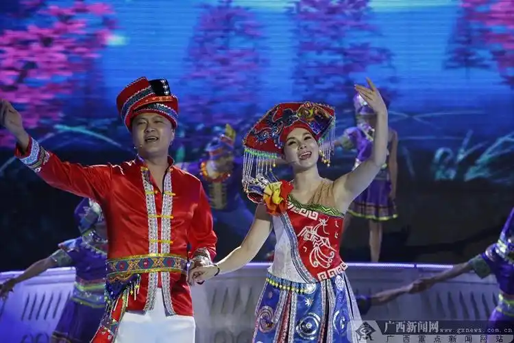 第十六届河池铜鼓山歌艺术节开幕尽展民族风情