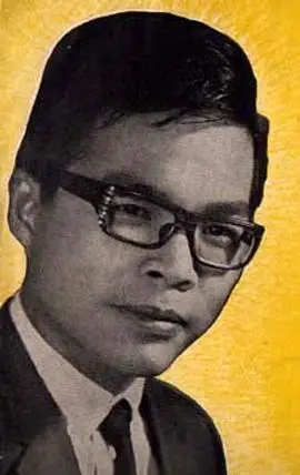 黄清元,60年代新加坡著名歌星,1965年参加国家发展部主办歌唱比赛, 唱