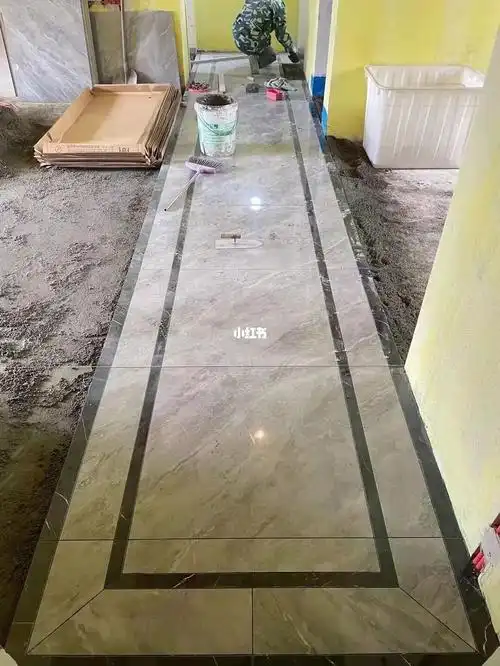 走廊瓷砖铺贴的时候,做个串边儿设计
