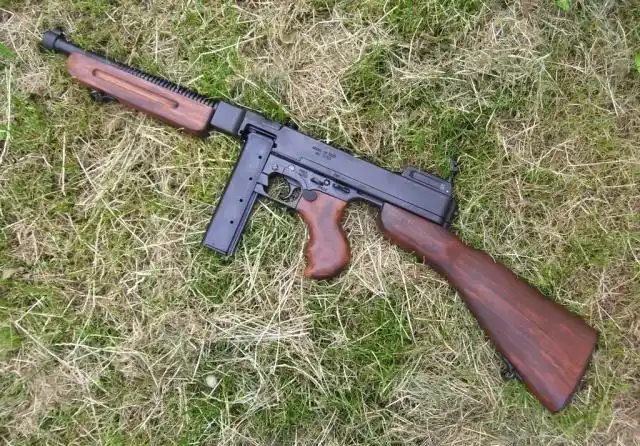 汤姆逊冲锋枪美国黑帮的必备神器上个世纪的火力之王