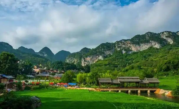 广南县是云南省文山壮族苗族自治州下辖的一个县,位于云南省东南部,是