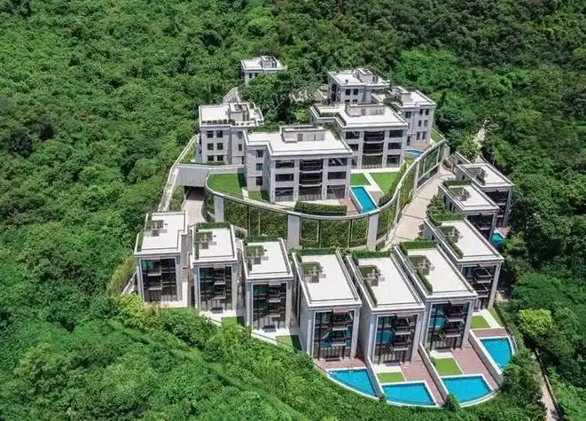 香港的豪宅都是建在深山里的,只有超级富豪才能住得起.