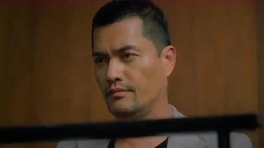 盘点香港电影中8个经典"大佬"角色,风格各异,谁才是天花板?