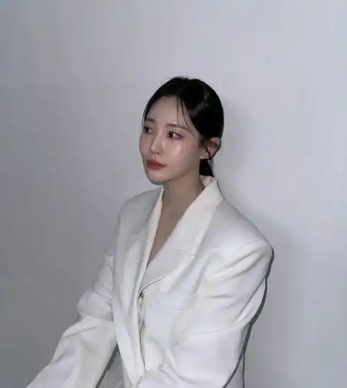 girlsday超话金亚荣超话240605 yura更新ins09