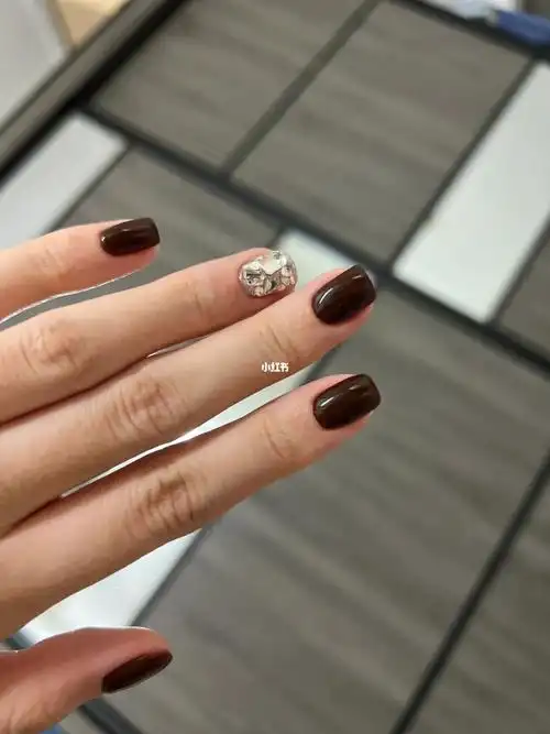 无滤镜简约冷色系美甲