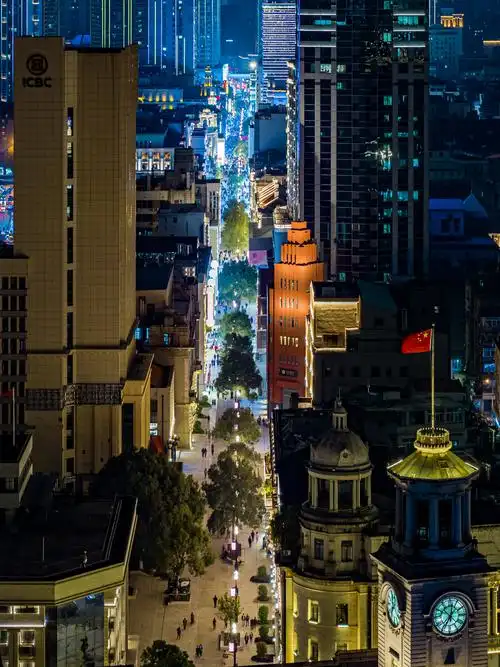 航拍武汉江汉路步行街