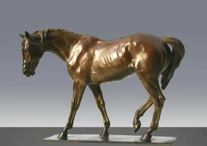 栩栩如生马雕塑