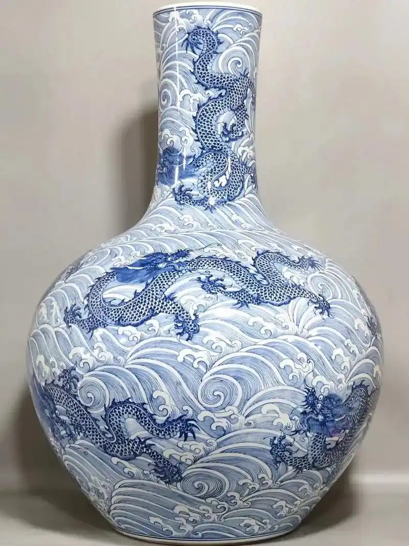 清代乾隆海水纹九龙天球瓶.#藏品 #老物件 #古董 #青花瓷 - 抖音