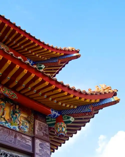 在高雄台湾寺庙屋顶的角落