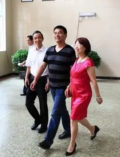 no.7/13刘永好与李巍  新希望集团董事长,希望集团总裁.