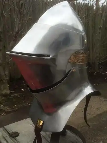 全身板甲的骑士是如何看东西?