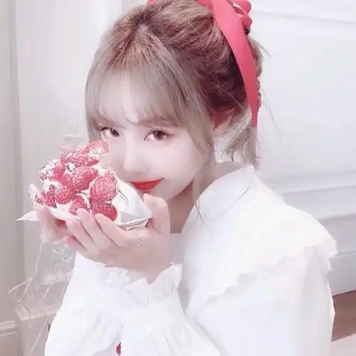 白色系女生头像