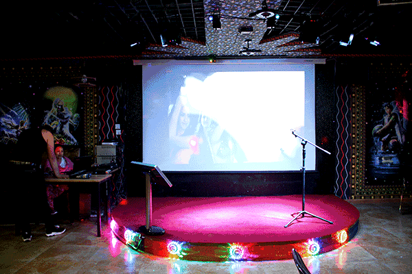 莱山首家音乐餐吧 免费试吃等你来嗨