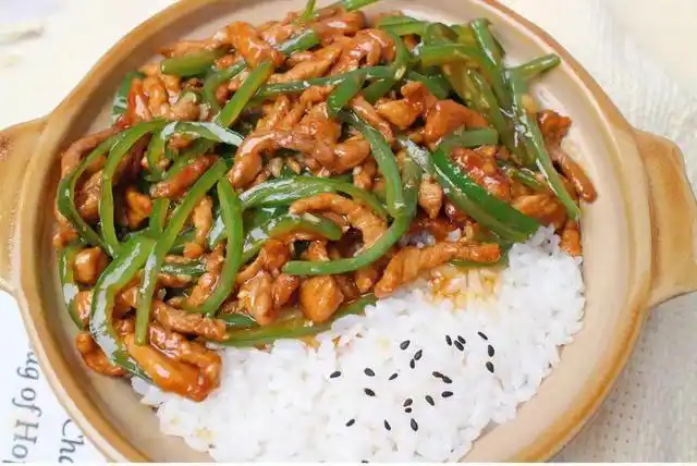 豆腐盖饭家常做法,烧豆腐盖饭图片(几种简单的家常盖饭做法)