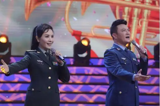 青年女高音王莹和青年歌手汤非演唱军歌《军人本色》