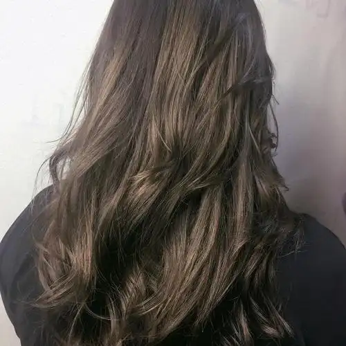 女生发型凌乱微卷蓬松烫