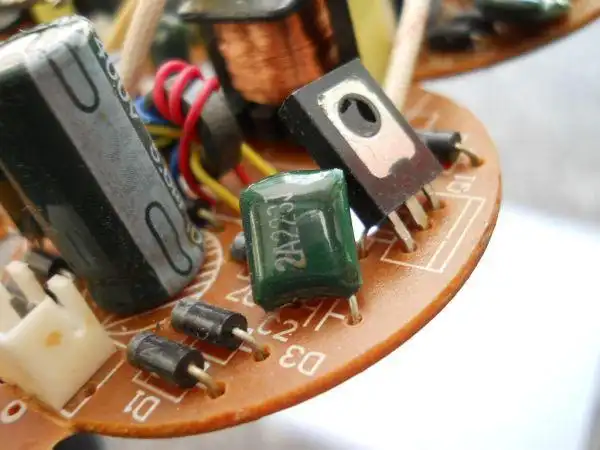 特价处理节能灯线路板现货(有元器件)