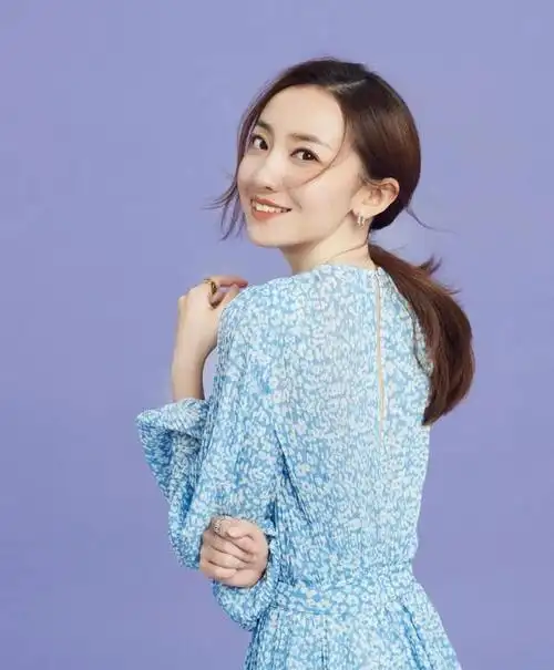 体育女主播佳依