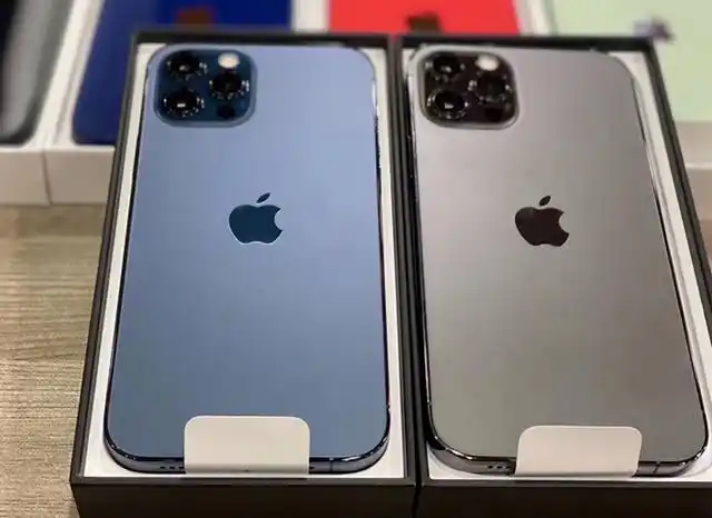 假如你没有使用过苹果手机,那么在入门的时候,可以选择苹果12!