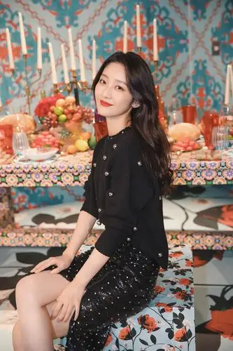 戚砚笛玩转纽约时装周 黑色时尚气场十足_亮片