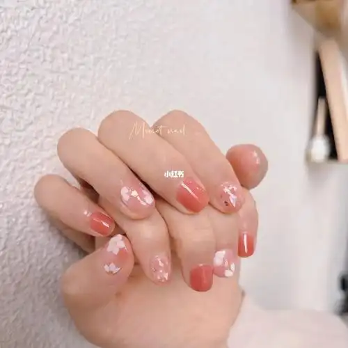 春天短指甲的美甲