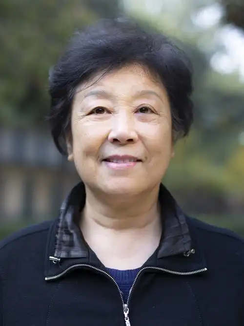 光影里的笑容--68位老同志的电子版证件照 - 美篇