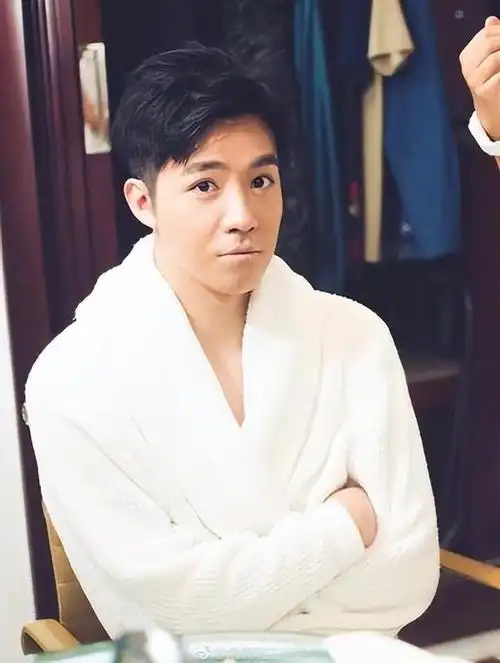 从美男子到毁容再到浴火重生的俞灏明一路走来让人敬佩