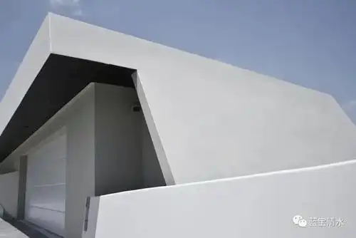 白色的清水混凝土装饰