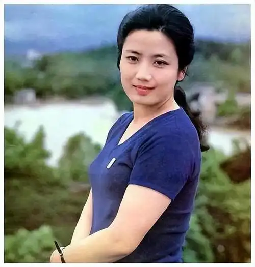 李秀明息影30年经商后像换了个人现在69岁已做外婆儿子也功成名就