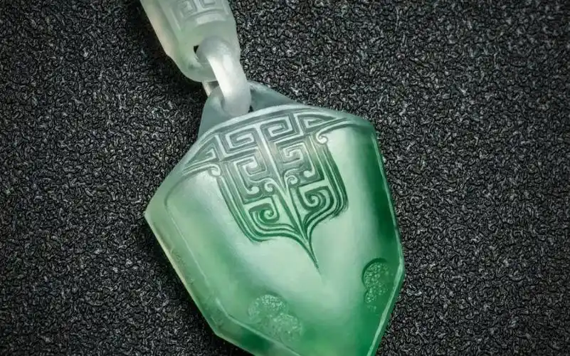 锁链勾连仿古件,非常有设计感!#玉雕设计 #玉石