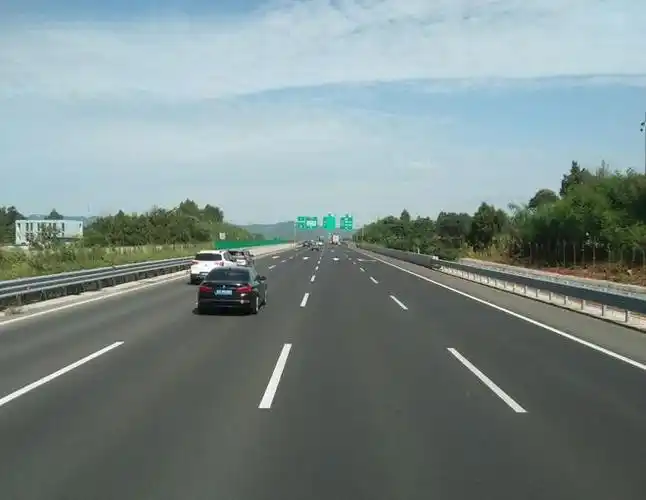 开太慢将受罚深圳今年将试点低速抓拍让高速路开车真正快起来