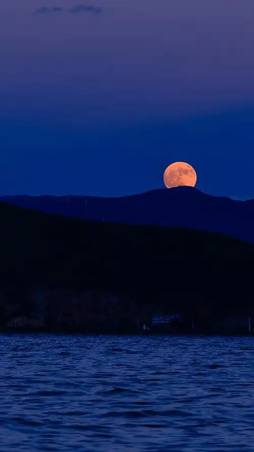 记录大理洱海中秋节的月出过程