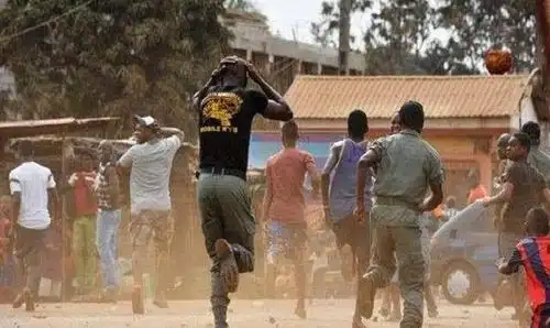 21岁大学生在教室门口被枪杀 老师同学纷纷逃跑