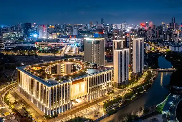 按计划,它们将正式落户于刚刚乔迁至海曙区甬水桥科创中心的宁波工