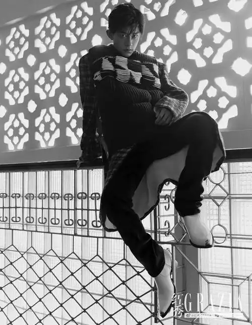 易烊千玺再登红秀grazia封面少年野性不羁释放自我