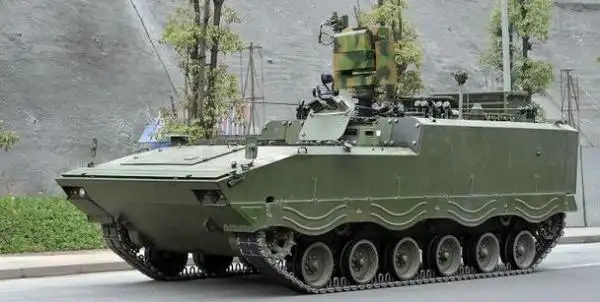 以zbd-09步兵战车改进而来的轮式装甲侦察车