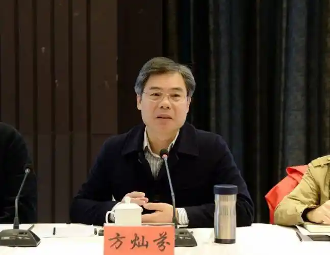 东莞市领导方灿芬出席会议.市委副书记孙含欣出席会议.