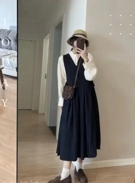 背带裙搭配什么上衣好看图片(甜妹必备的背带裙穿搭攻略)