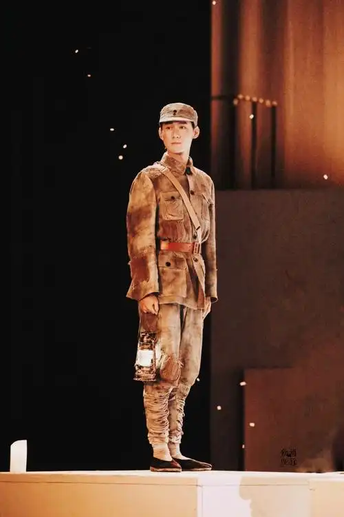 张真源中国原创话剧邀请展视频##张真源演的新四军小柴火