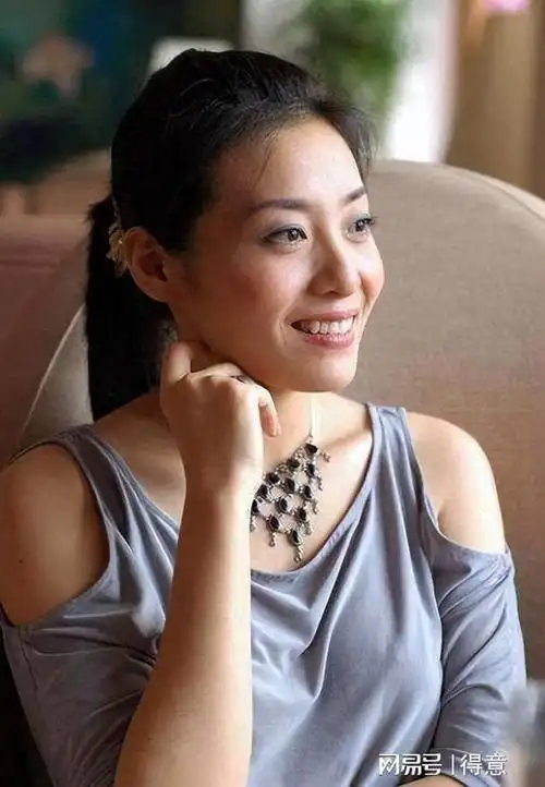 前央视主播慕林杉到底去哪儿了如今45岁的她还是那么的美