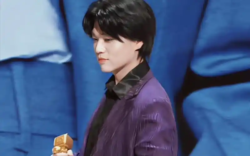 【某幻君】什么叫做氛围感帅哥啊(后仰)