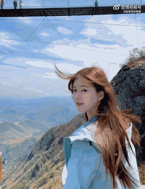 赵露思转身回眸##赵露思慢镜头回眸