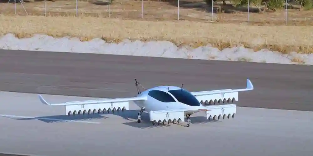 原型机上的推进系统由36个可单独控制的襟翼组成,它们也是升力和控制